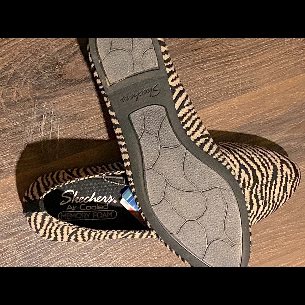 New Sketchers animal print with memory foam 11